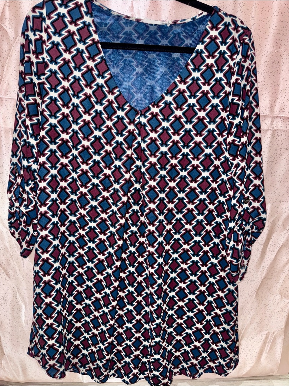 Lush Geometric Print V-Neck Shift Dress - 3/4 Roll-Tab Sleeve - Size Medium
